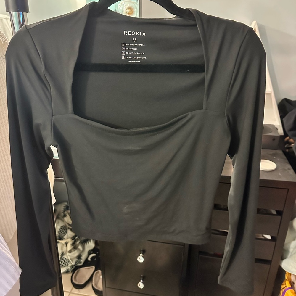 ReoRia Black Crop Cut Out Crop Top